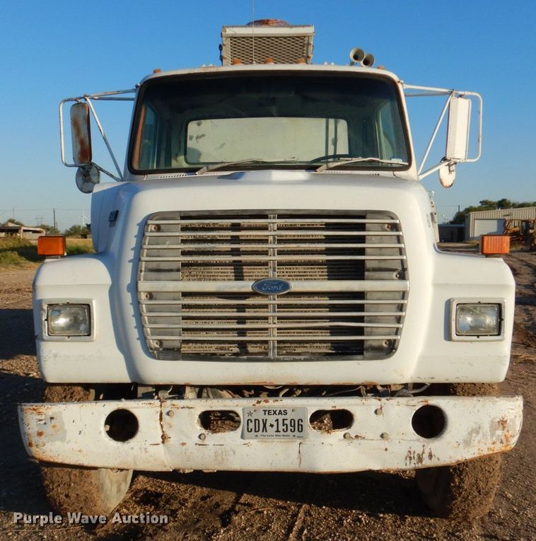 image for item DR2072 1991 Ford L8000  water truck