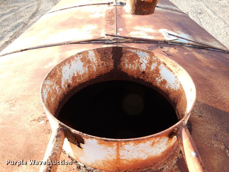 image for item DR2072 1991 Ford L8000  water truck