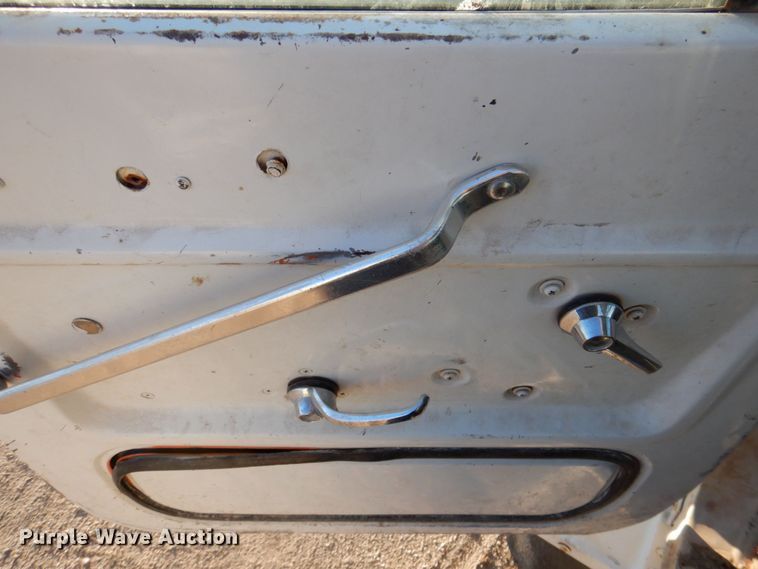 image for item DR2072 1991 Ford L8000  water truck