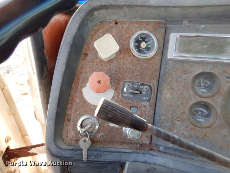 image for item DR2072 1991 Ford L8000  water truck