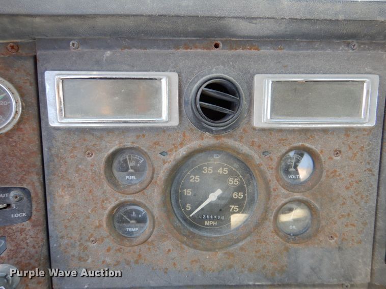 image for item DR2072 1991 Ford L8000  water truck