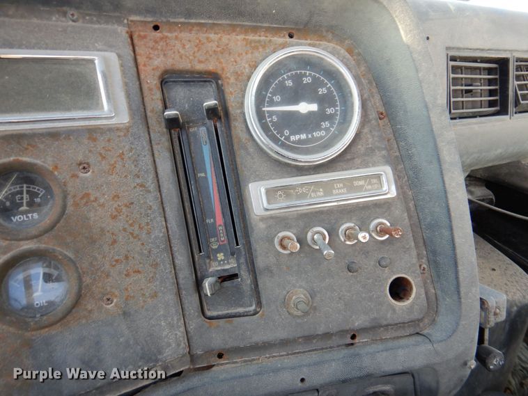 image for item DR2072 1991 Ford L8000  water truck