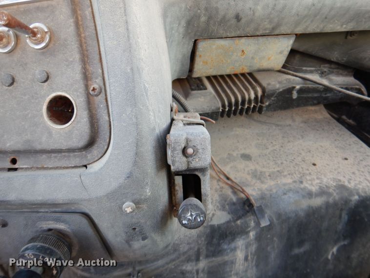 image for item DR2072 1991 Ford L8000  water truck