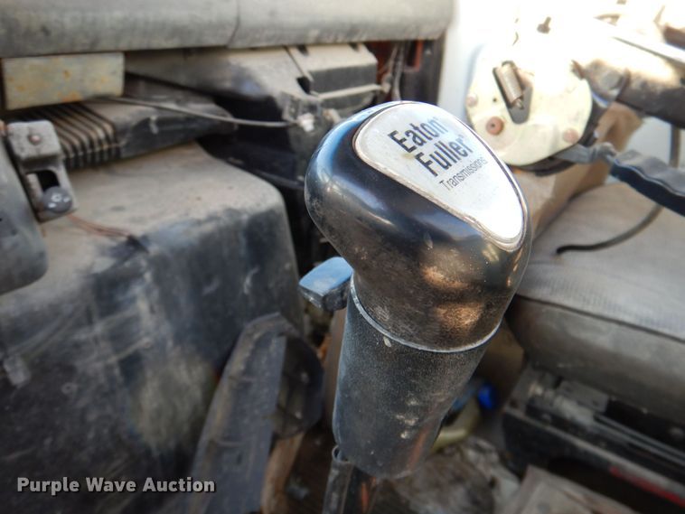 image for item DR2072 1991 Ford L8000  water truck