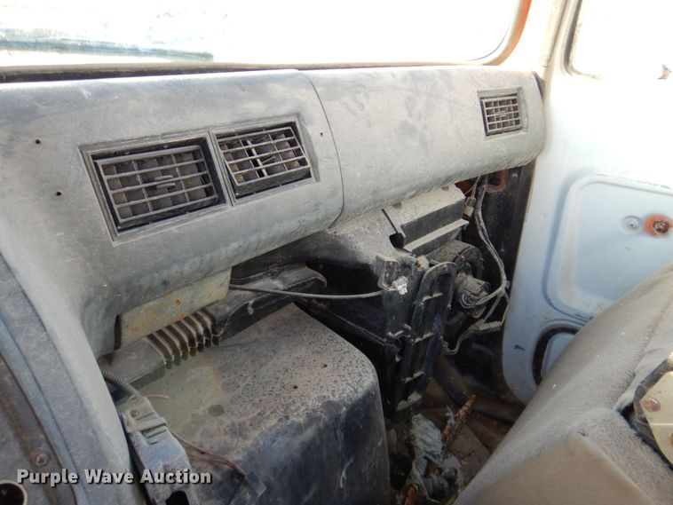 image for item DR2072 1991 Ford L8000  water truck