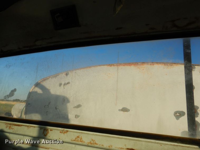 image for item DR2072 1991 Ford L8000  water truck