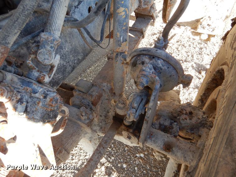 image for item DR2072 1991 Ford L8000  water truck