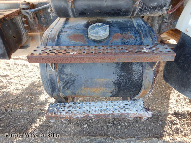 image for item DR2072 1991 Ford L8000  water truck