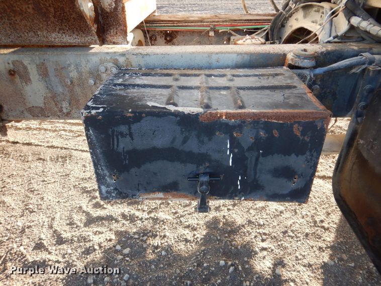 image for item DR2072 1991 Ford L8000  water truck