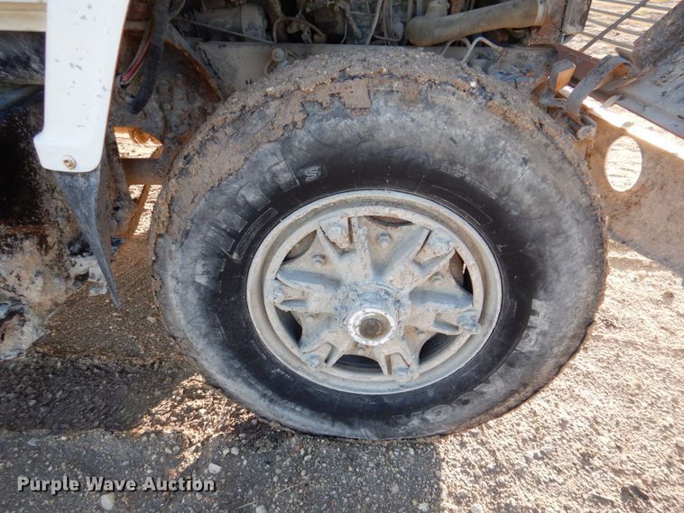 image for item DR2072 1991 Ford L8000  water truck