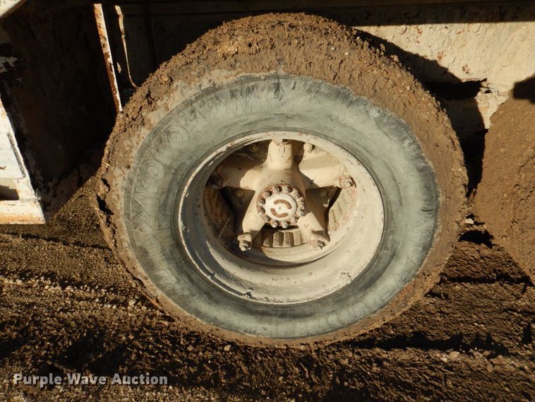 image for item DR2072 1991 Ford L8000  water truck