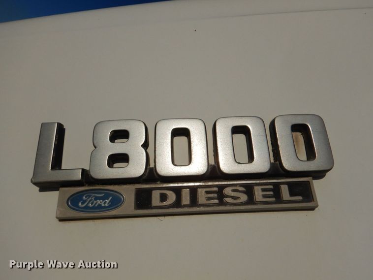 image for item DR2072 1991 Ford L8000  water truck