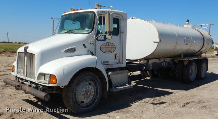 image for item DR2075 2002 Kenworth T300  water truck