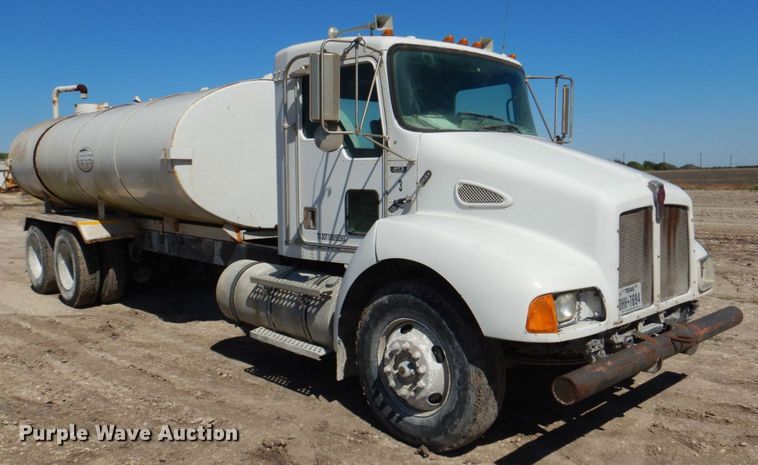 image for item DR2075 2002 Kenworth T300  water truck