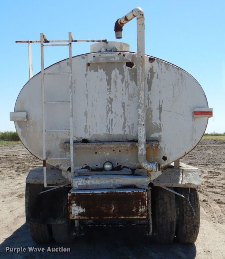 image for item DR2075 2002 Kenworth T300  water truck