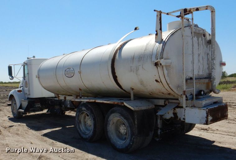 image for item DR2075 2002 Kenworth T300  water truck