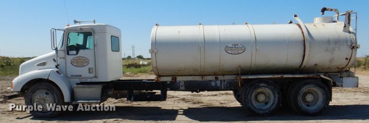 image for item DR2075 2002 Kenworth T300  water truck