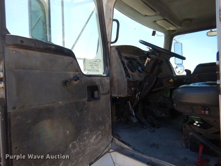 image for item DR2075 2002 Kenworth T300  water truck