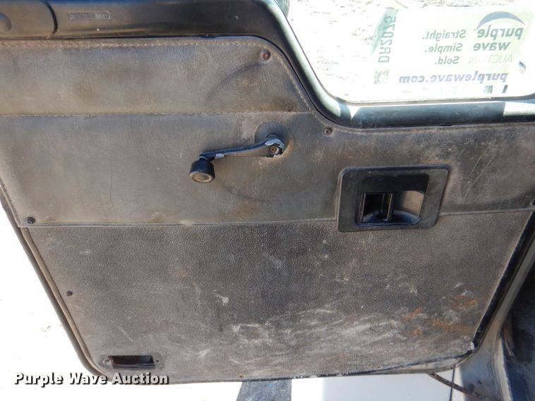 image for item DR2075 2002 Kenworth T300  water truck