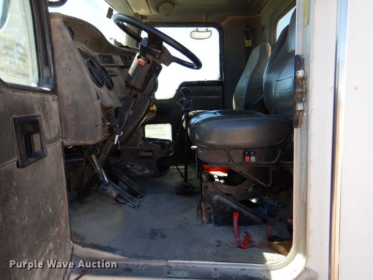 image for item DR2075 2002 Kenworth T300  water truck