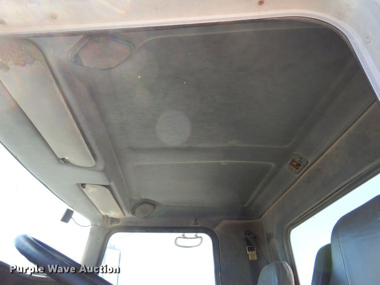 image for item DR2075 2002 Kenworth T300  water truck