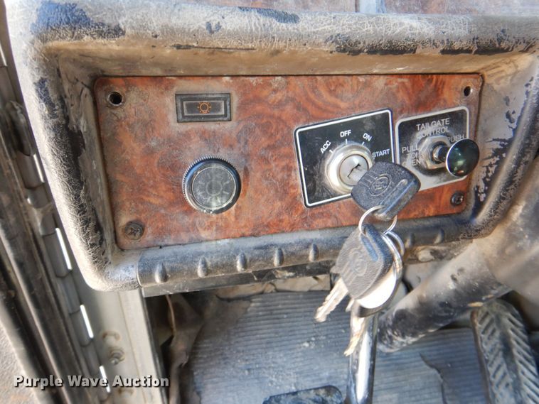 image for item DR2075 2002 Kenworth T300  water truck