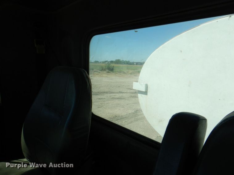 image for item DR2075 2002 Kenworth T300  water truck