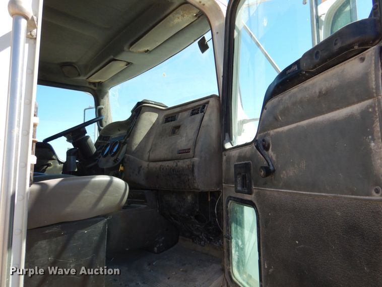 image for item DR2075 2002 Kenworth T300  water truck