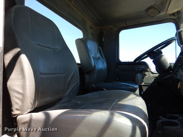 image for item DR2075 2002 Kenworth T300  water truck