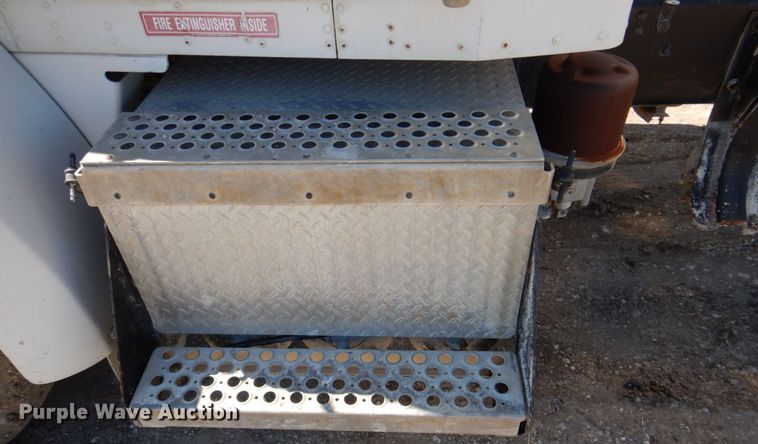 image for item DR2075 2002 Kenworth T300  water truck