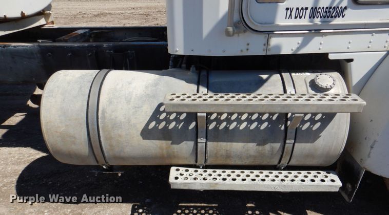 image for item DR2075 2002 Kenworth T300  water truck