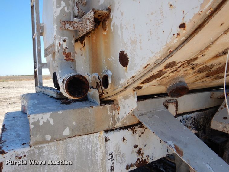 image for item DR2075 2002 Kenworth T300  water truck