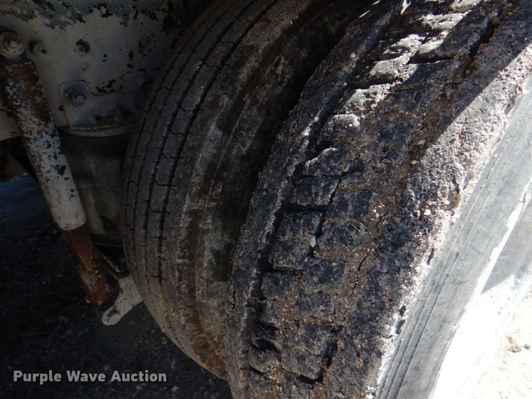 image for item DR2075 2002 Kenworth T300  water truck