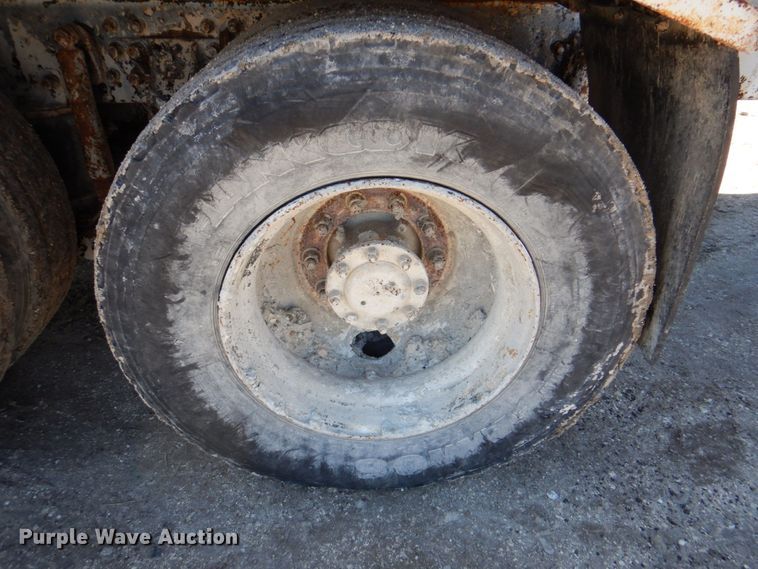 image for item DR2075 2002 Kenworth T300  water truck