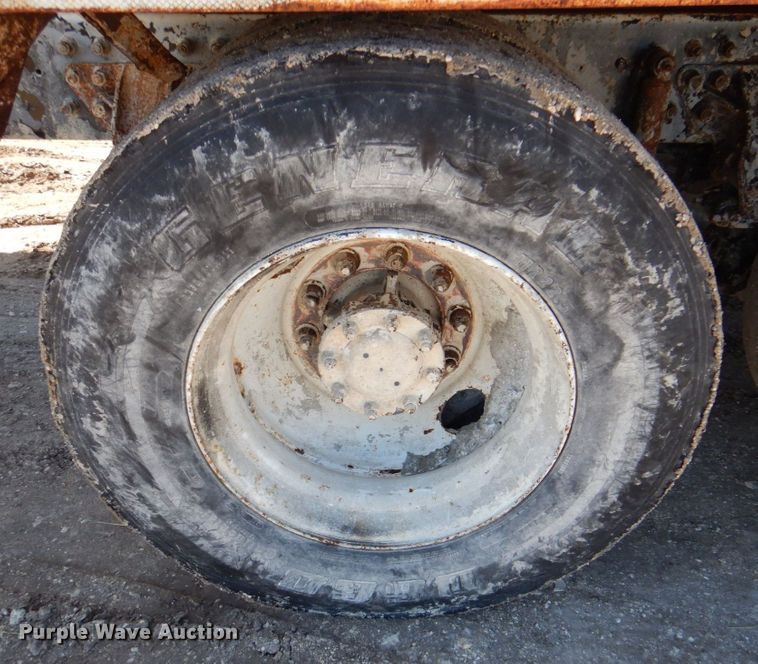 image for item DR2075 2002 Kenworth T300  water truck