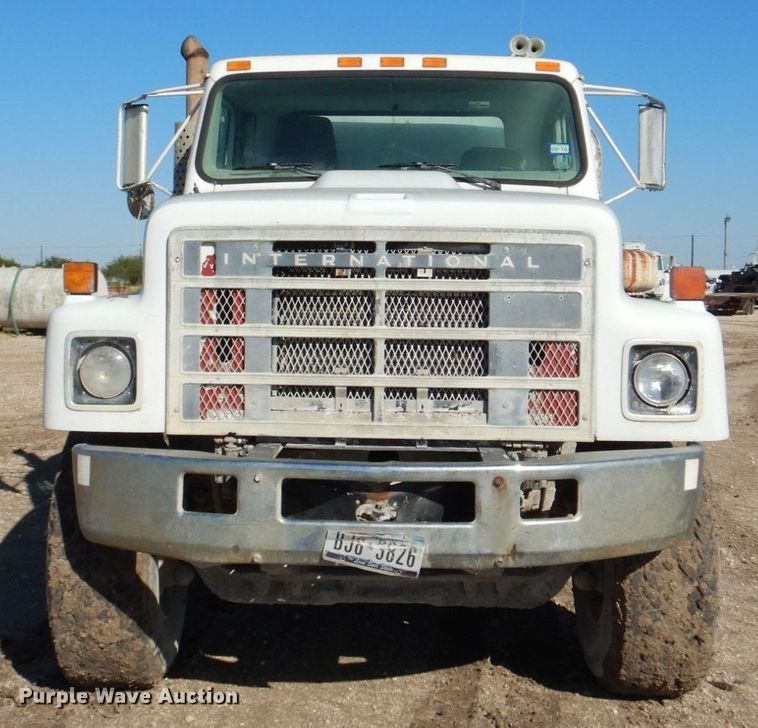 image for item DR2076 2000 International 2574  water truck