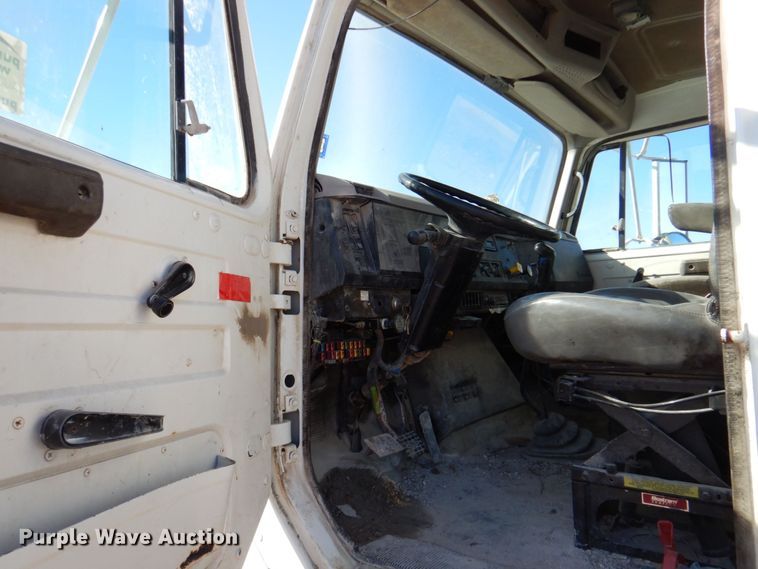 image for item DR2076 2000 International 2574  water truck