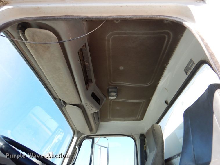 image for item DR2076 2000 International 2574  water truck