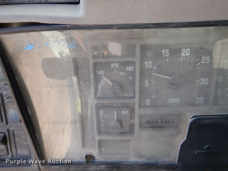 image for item DR2076 2000 International 2574  water truck