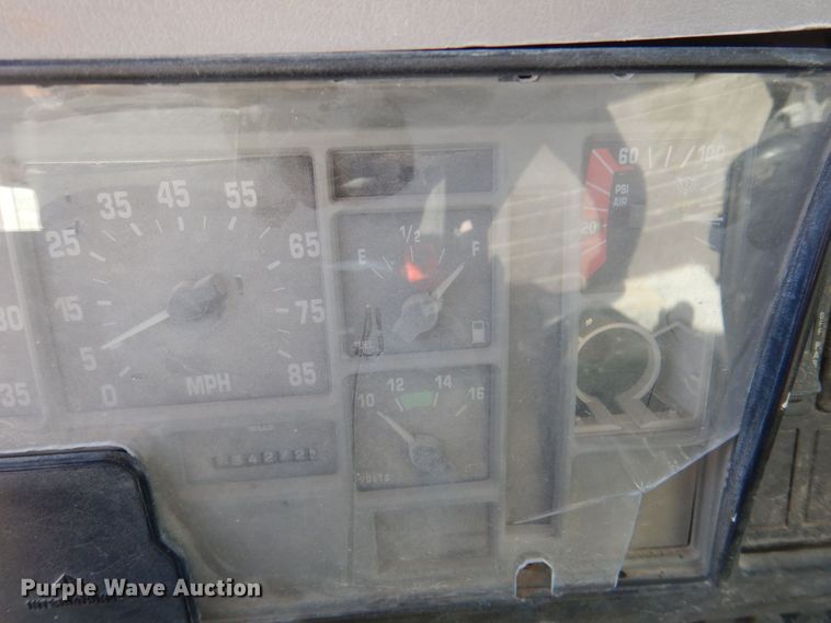 image for item DR2076 2000 International 2574  water truck