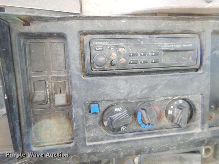 image for item DR2076 2000 International 2574  water truck