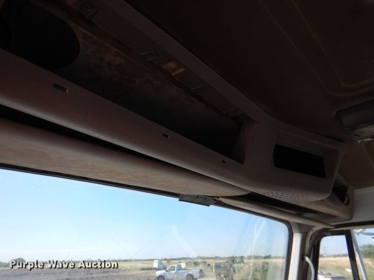 image for item DR2076 2000 International 2574  water truck