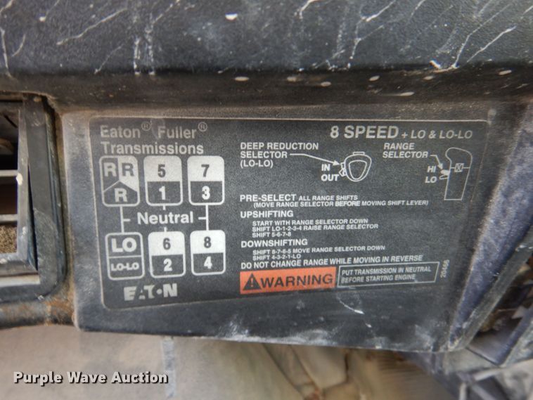 image for item DR2076 2000 International 2574  water truck