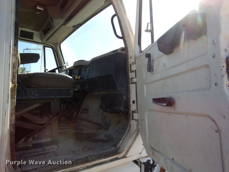 image for item DR2076 2000 International 2574  water truck