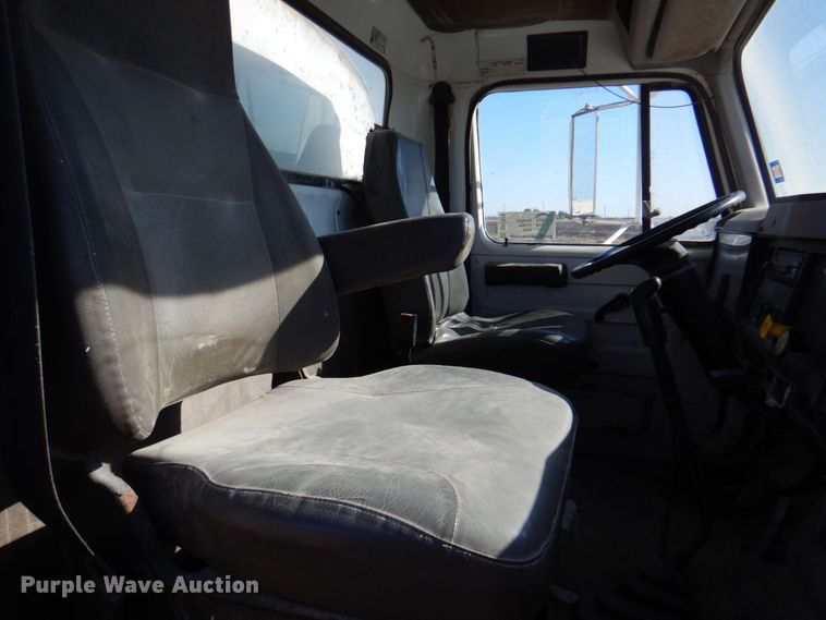 image for item DR2076 2000 International 2574  water truck