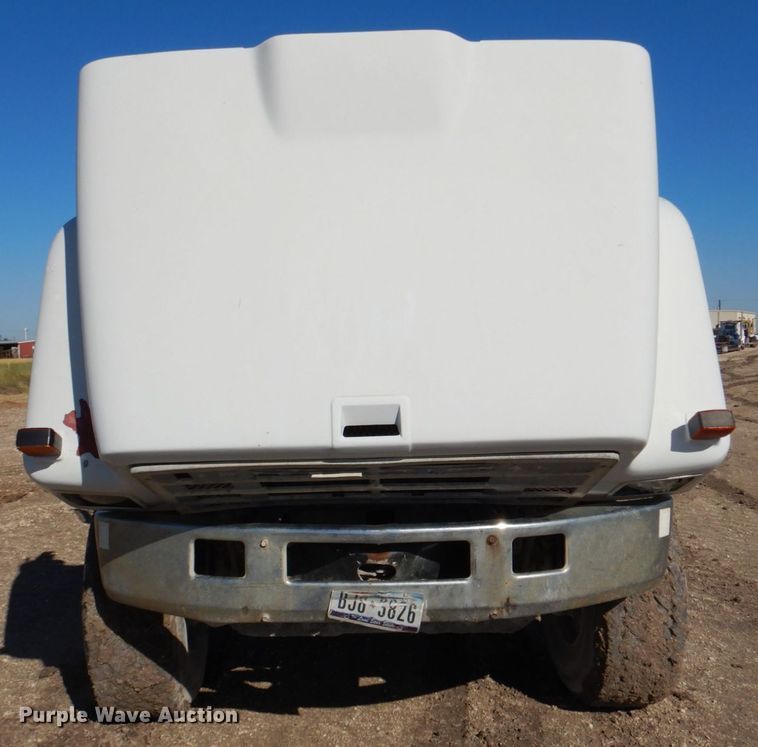 image for item DR2076 2000 International 2574  water truck