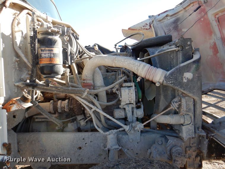 image for item DR2076 2000 International 2574  water truck