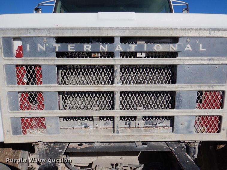 image for item DR2076 2000 International 2574  water truck