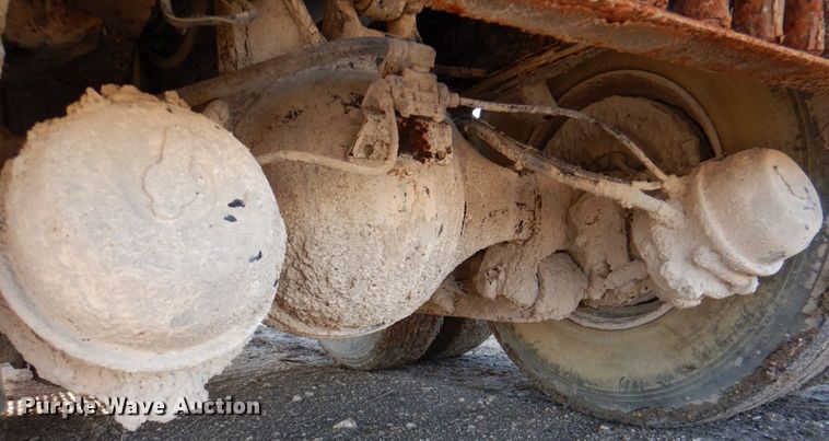 image for item DR2076 2000 International 2574  water truck