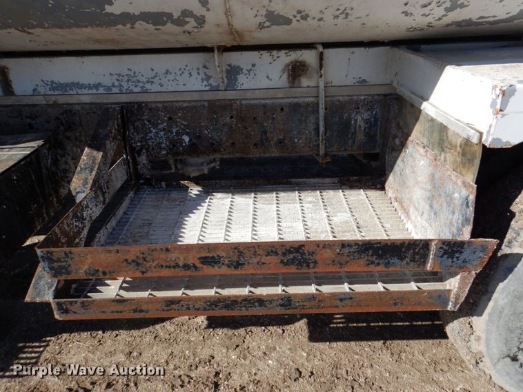 image for item DR2076 2000 International 2574  water truck